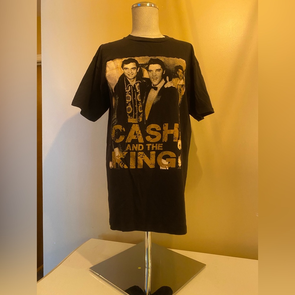 Elvis Presley and Johnny Cash Graphic T-Shirt with Cash and the King Design med